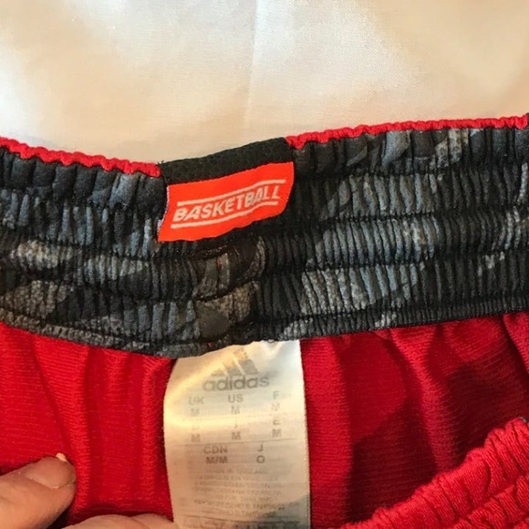 Adidas Red Basketball Shorts Mens M - Picture 2 of 4